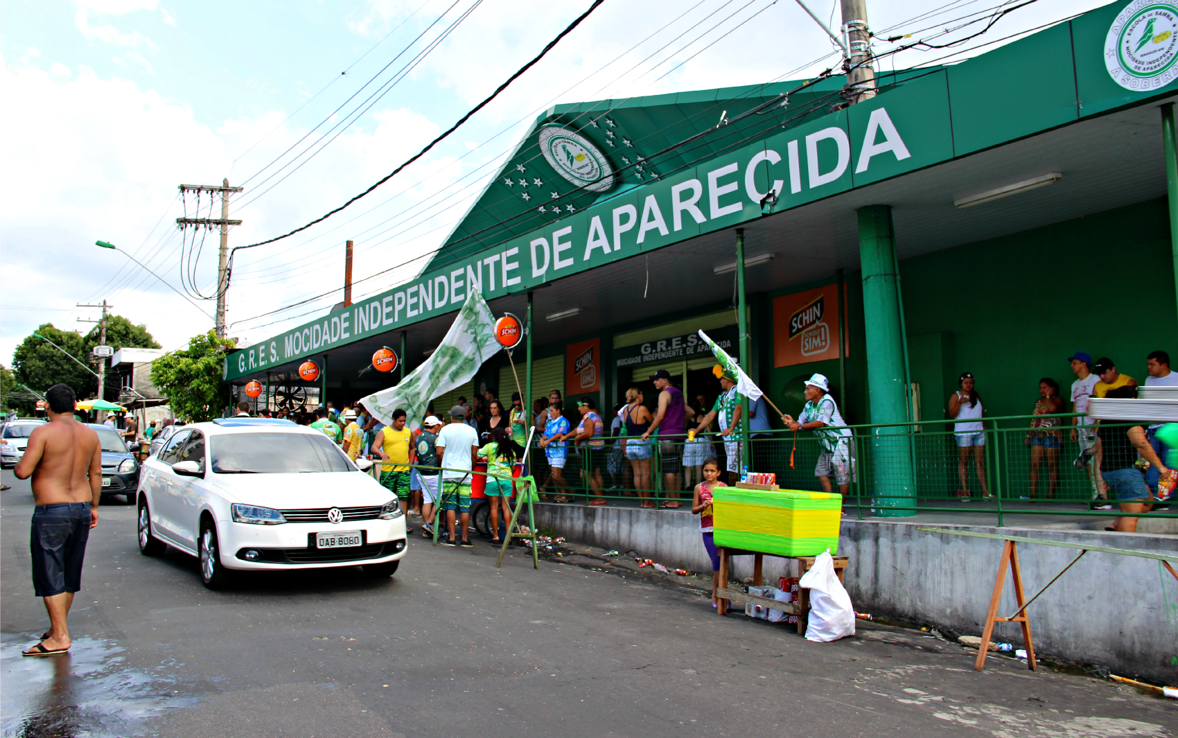 Repórter é agredido e humilhado por integrantes da Escola de Samba Aparecida no Sambódromo; veja vídeo