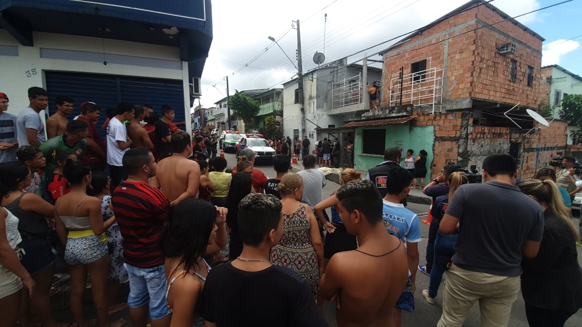 Homem sai para deixar filha na escola e acaba morto na Compensa; veja vídeo