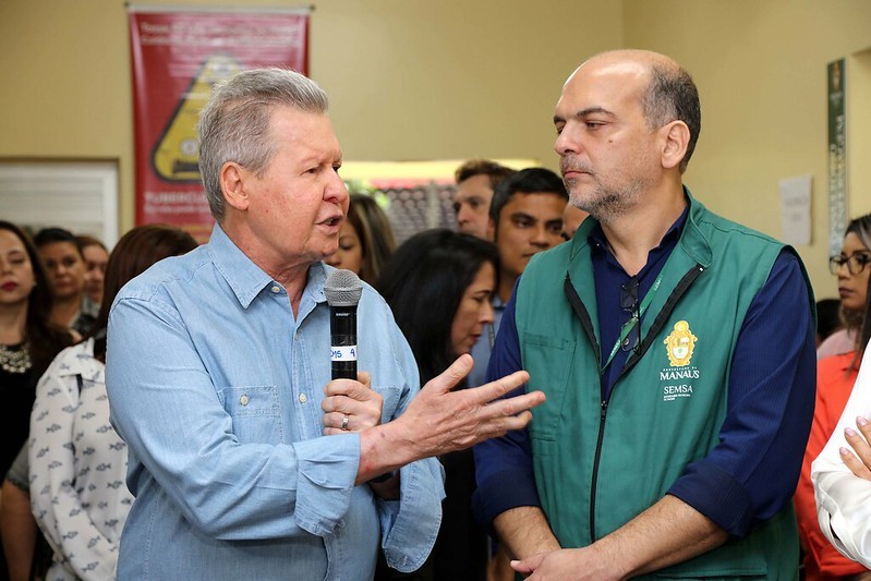 Prefeito pede autonomia a cidades e ministro da Saúde elogia estratégia de Manaus no combate ao novo coronavírus