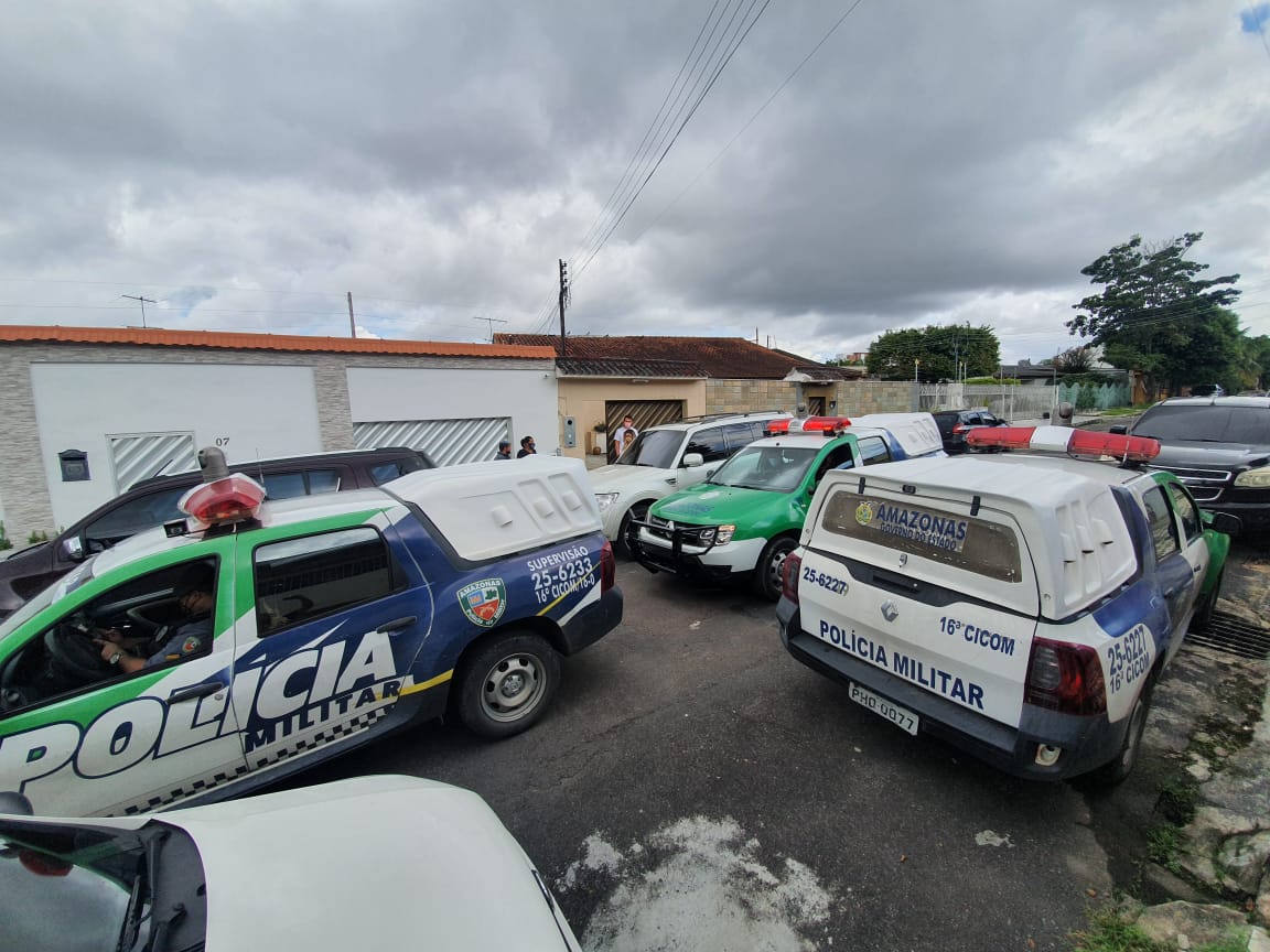 Polícia  acaba com festa “RAVE” clandestina no Adrianópolis; Veja Fotos