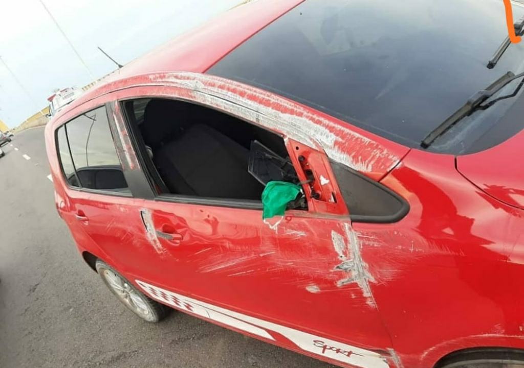 Motorista perde controle e capota na ponte do Rio Negro em Manaus