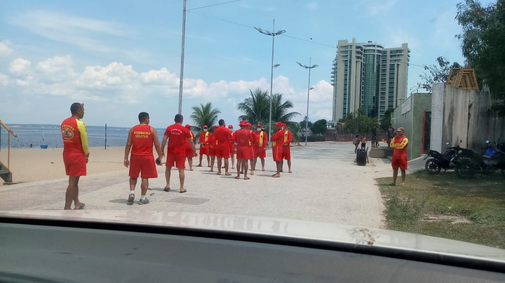 Ponta Negra tem reforço de materiais de segurança para salva-vidas