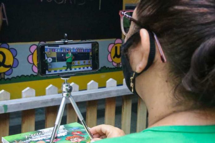 Professores de Cmei gravam aulas no ambiente escolar para auxiliar alunos em casa