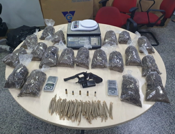 Polícia fecha laboratório de drogas da “FDN” e prende homem na Compensa
