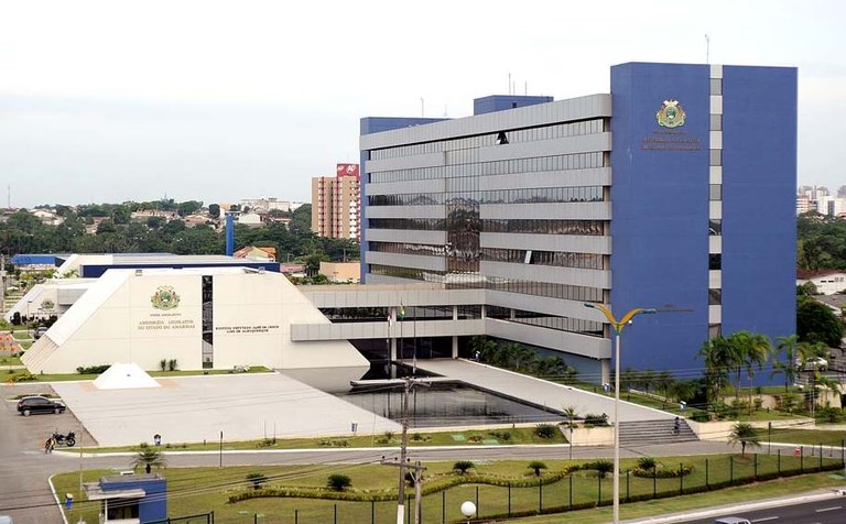 Comédia política – Pedidos de impeachment em pleno segundo turno das eleições para Prefeito de Manaus