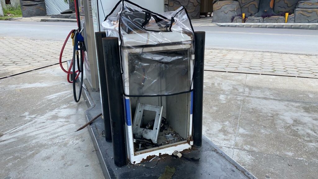 Bandidos explodem cofre e levam R$ 20 mil reais de posto de combustível no Cidade de Deus