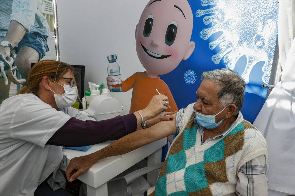 Vacinação reduz em 60% as hospitalizações por Covid-19 em Israel
