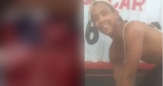 Jovem que arrancou tripas de amigo no Jorge Teixeira é flagrado rindo e limpando o sangue do corpo dele; cenas fortes