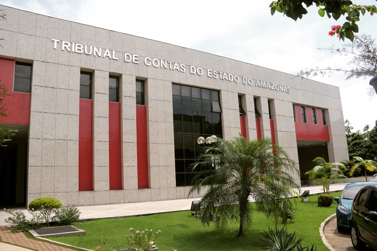 ​TCE-AM retifica e desmembra edital de concurso público para provimento imediato de 40 vagas; provas em 18 e 25 de agosto