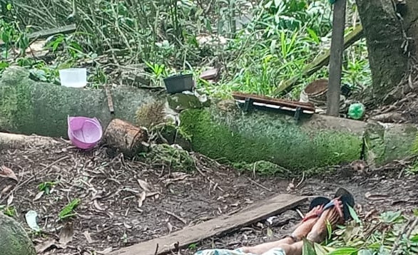 Urgente: corpo é encontrado com sinais de tortura em matagal de Manaus; imagem forte