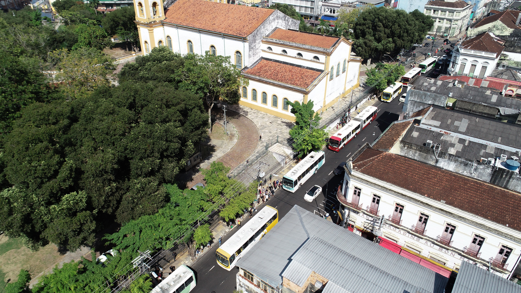 Prefeitura altera rota de cinco linhas de ônibus articulados que atendem o Centro
