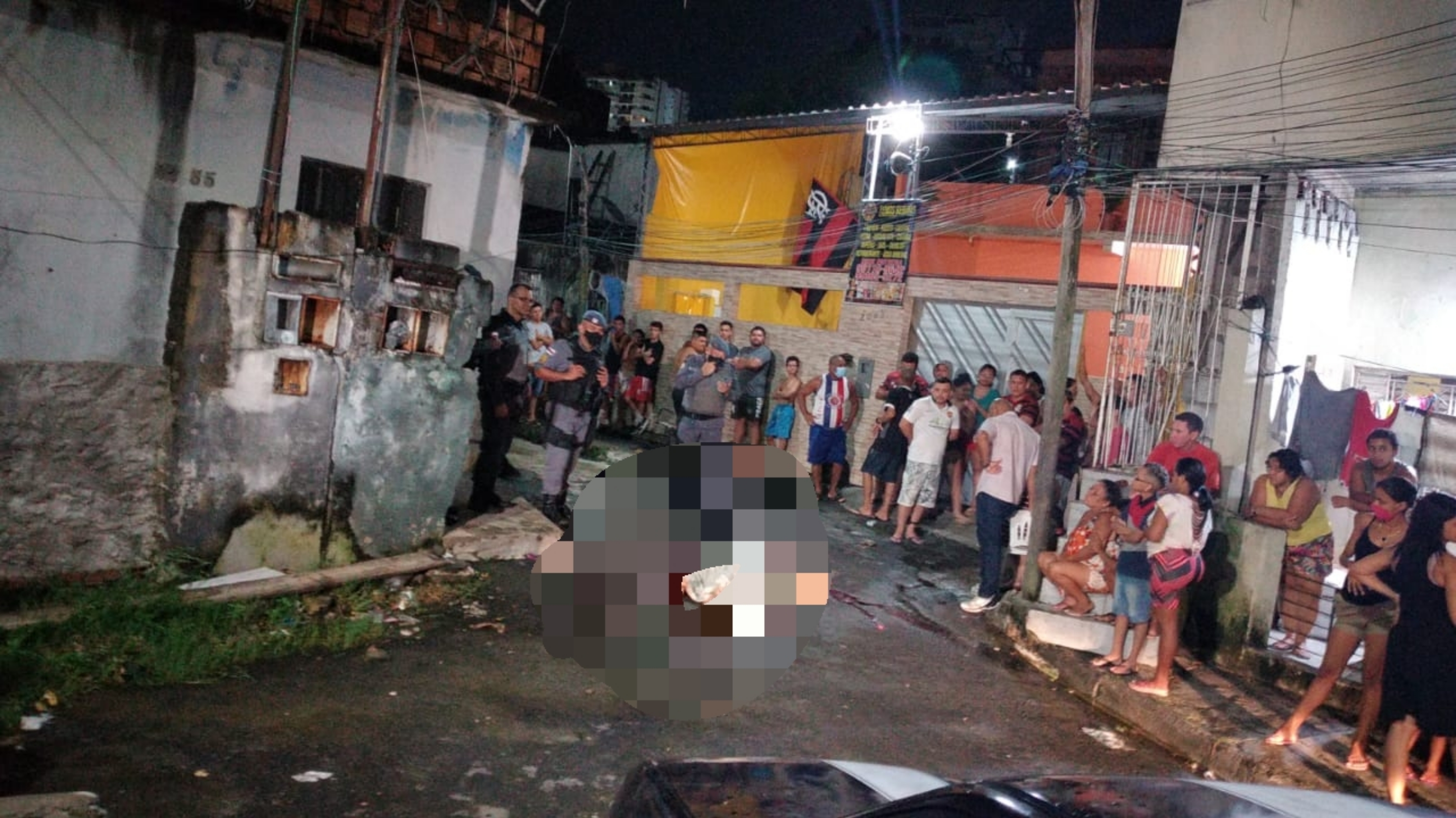 Homem é morto a tiros na praça 14; imagens fortes