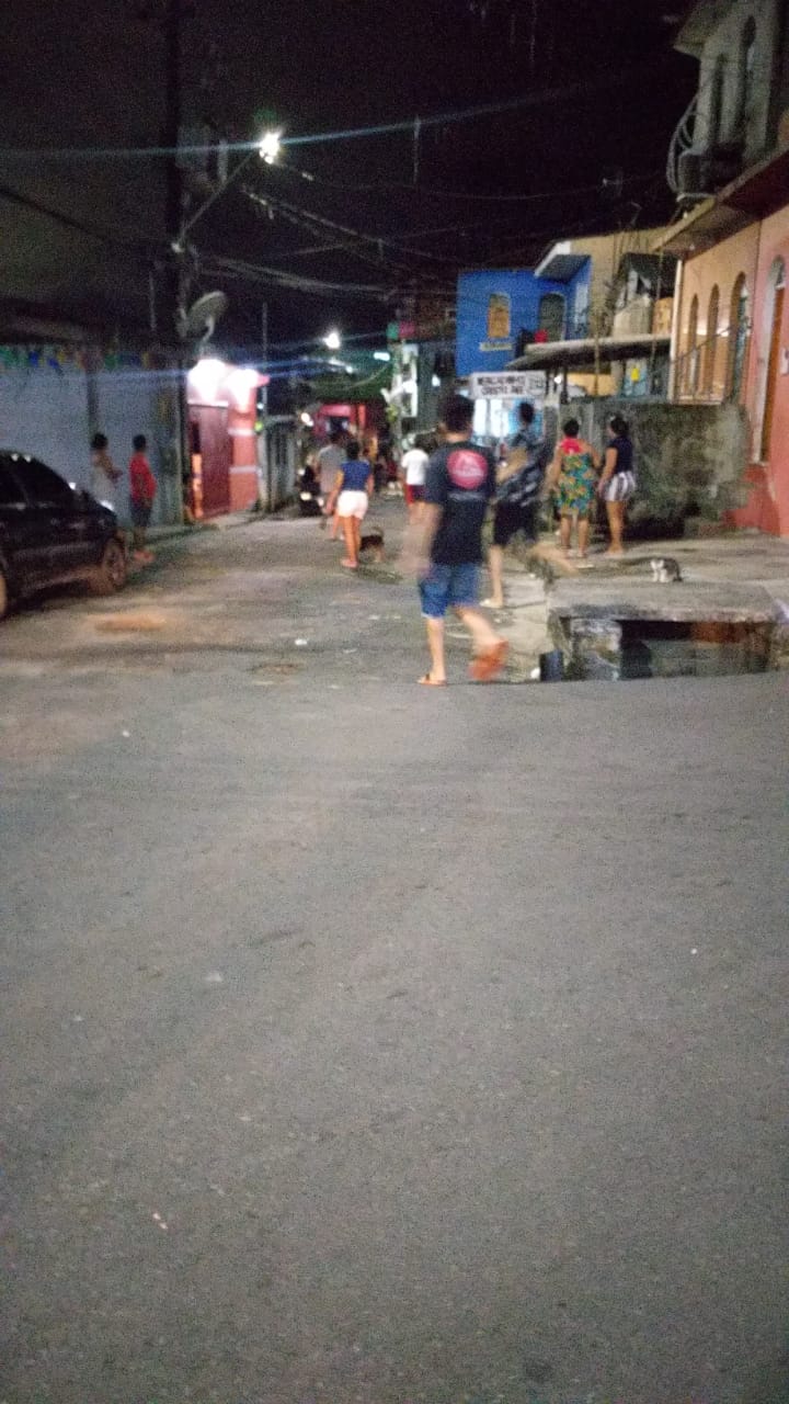 Primos são crivados de bala e um morre durante tiroteio no bairro da Compensa