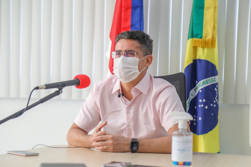 Vacinação em pessoas de 38 e 39 anos ocorrerá ainda nesta semana, anuncia prefeito David Almeida; veja vídeo