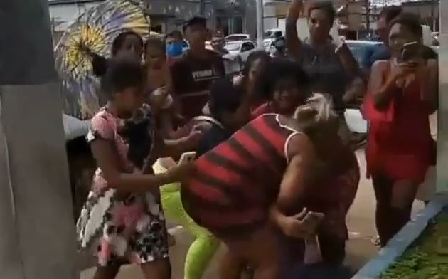 Famílias se emocionam ao se despedirem de filhos que passaram no vestibular do COMPAJ; veja vídeo