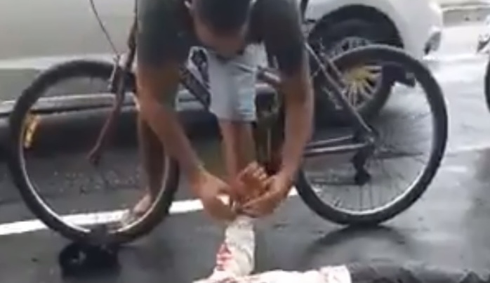 No Brasil é assim: ladrão faz assalto, é baleado, morre e ainda é roubado por outro ladrão; veja vídeo