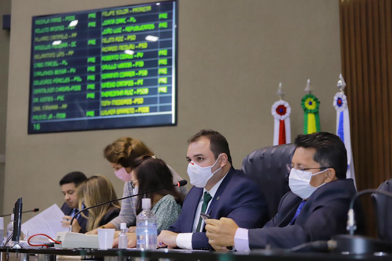 Curso de pré-vestibular gratuito, de autoria de Roberto Cidade, é aprovado na Aleam
