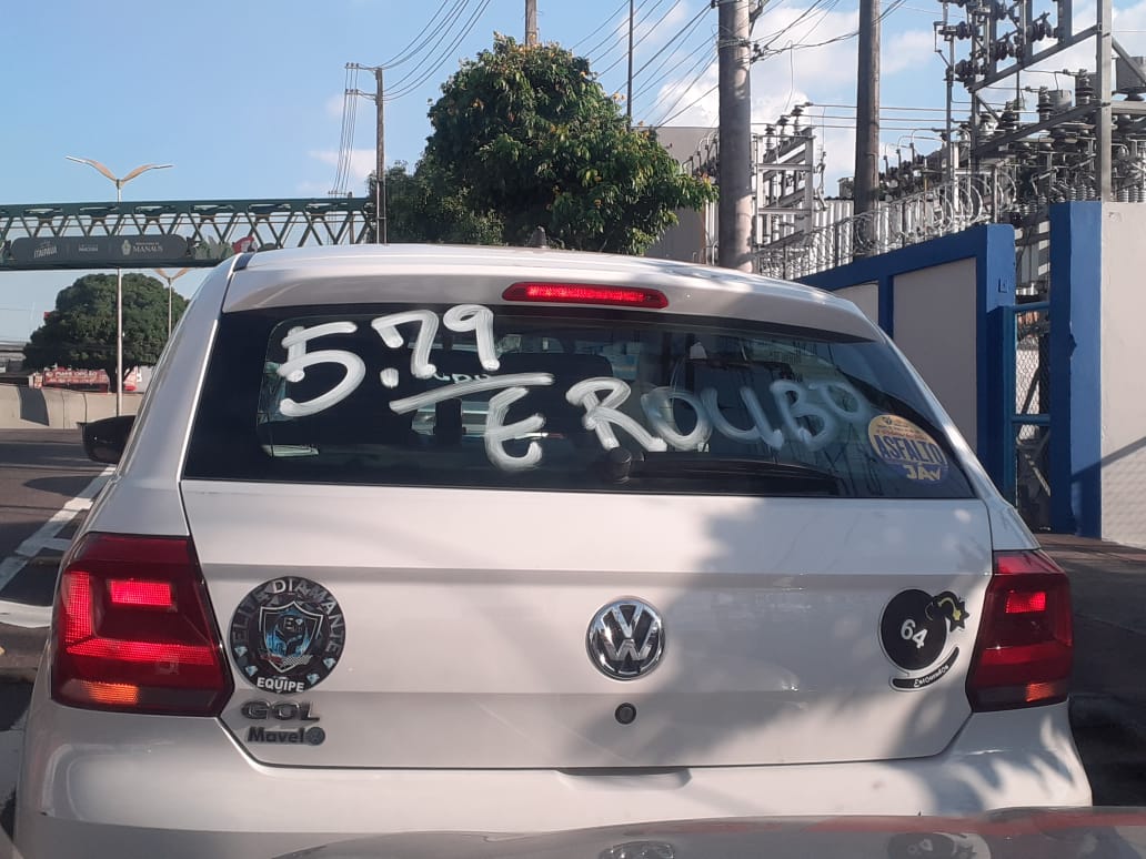Motoristas de aplicativo fazem manifestação contra aumento do preço do combustível em Manaus