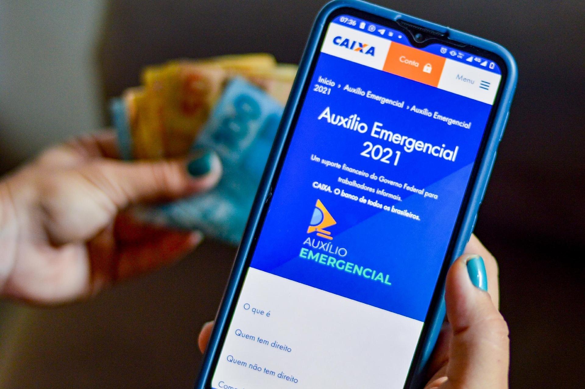 Auxílio Emergencial: Caixa paga benefício neste domingo a nascidos em agosto