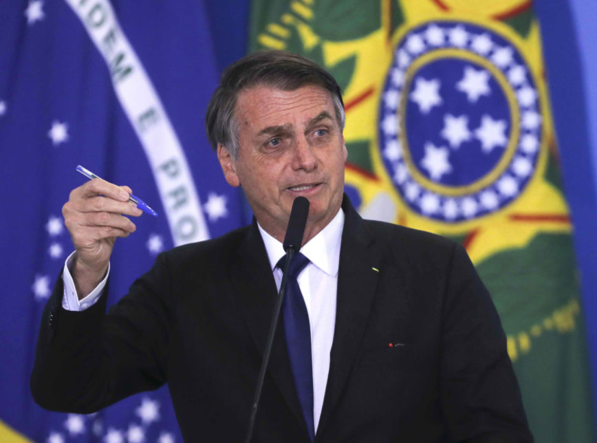 Presidente Bolsonaro sanciona lei que protege consumidores do superendividamento