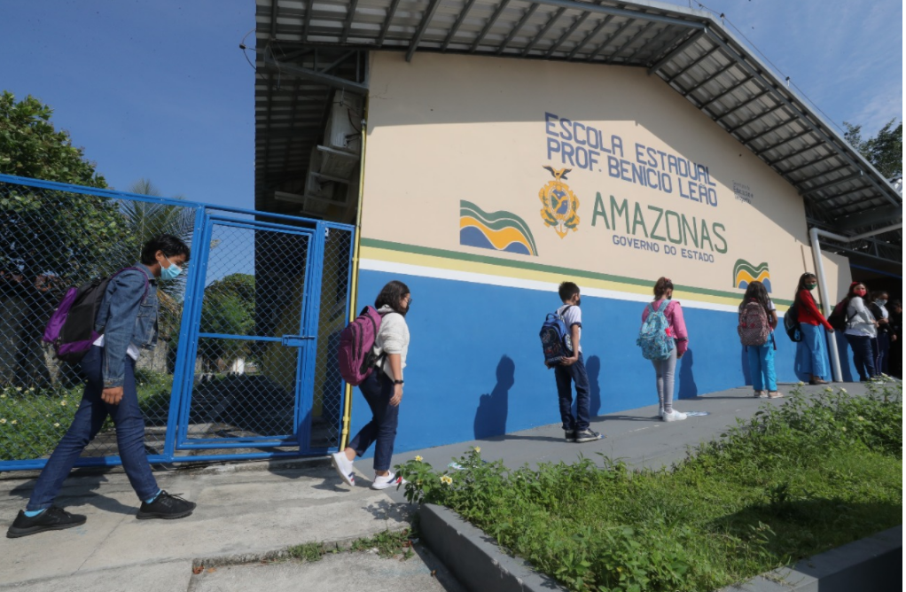 Volta às aulas 100% presenciais: máscaras continuam obrigatórias e aulas serão de segunda à sexta-feira
