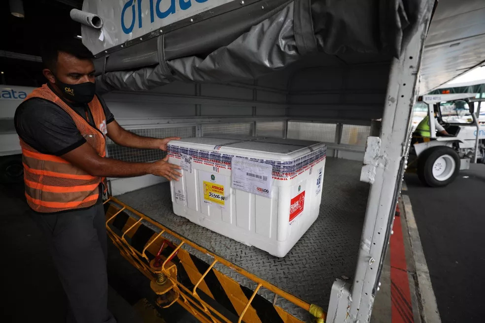 Amazonas recebe mais de 18 mil doses de vacinas contra a Covid-19