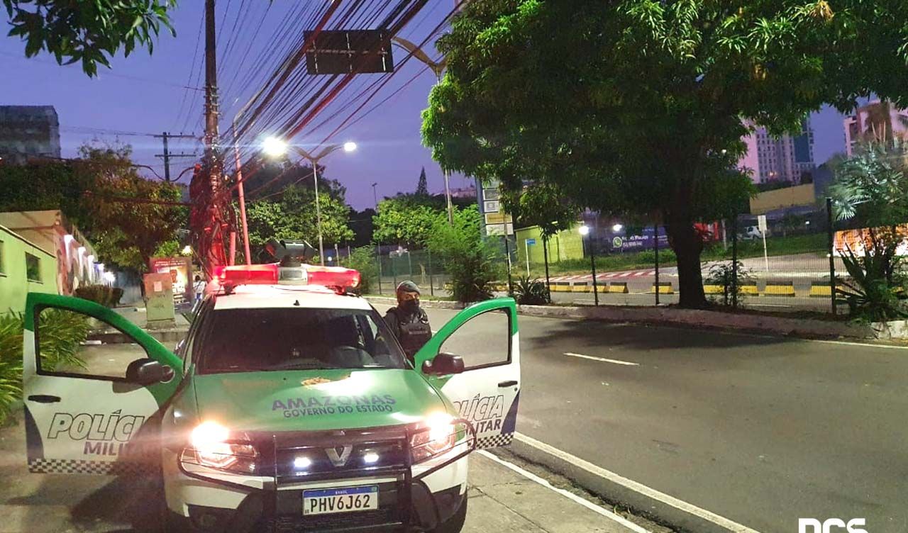 Valentão leva a pior ao agredir a própria esposa na frente de vizinhos no Alfredo Nascimento