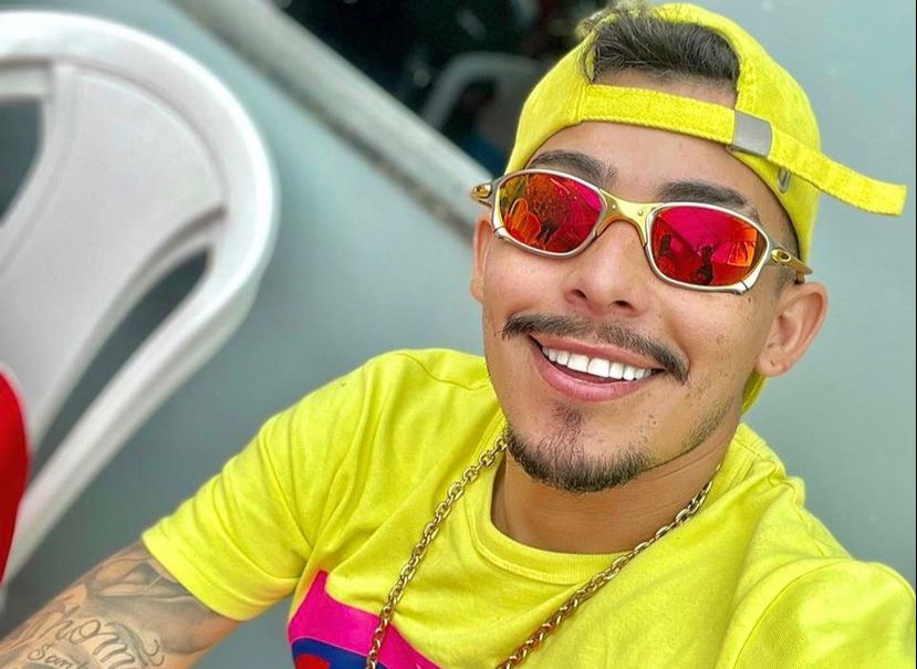 Cantor Romarinho Mec leva oito tiros após sair do forró Tenda Hall, em Manaus; veja vídeos