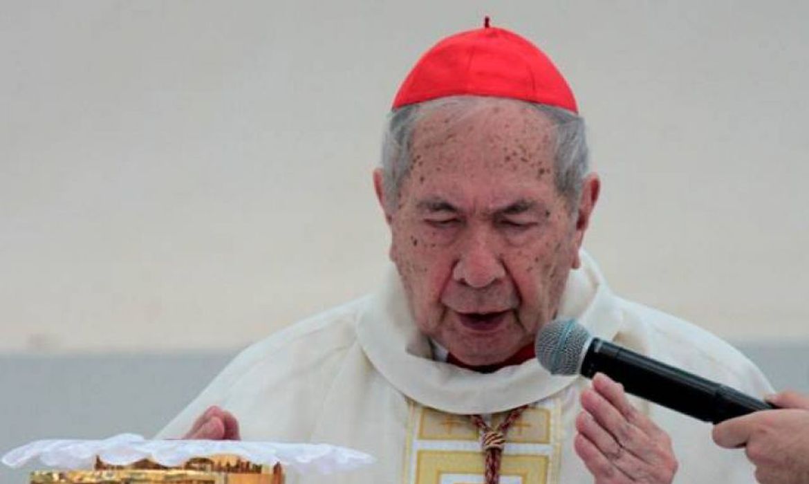 Arcebispo morre vítima de complicações da covid-19