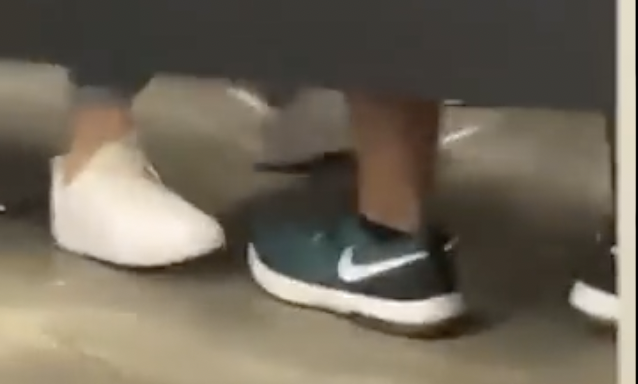 Casal é preso após ser flagrado em momento íntimo no banheiro da Arena, durante jogo; veja vídeo