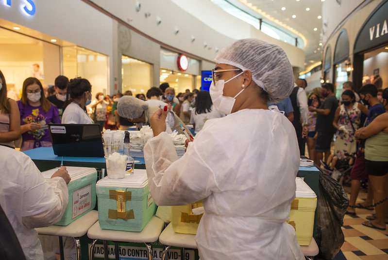 Campanha de vacinação contra a Covid-19 terá novos shoppings como pontos de atendimento em Manaus