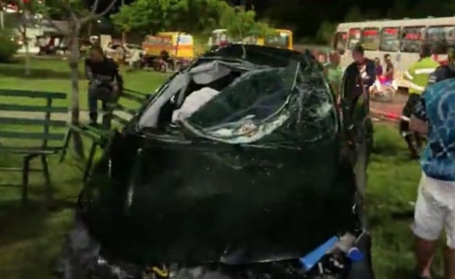 Urgente: motorista capota carro e invade ponto de mototaxistas no Zumbi; veja vídeos