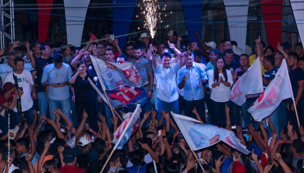 Keitton Pinheiro faz o maior comício da história de Coari