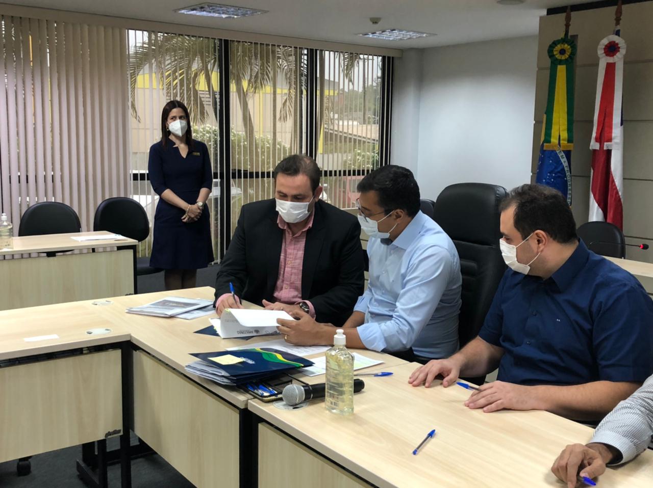 Raylan Barroso e Wilson Lima assinam convênios de R$ 9,5 milhões para investimentos em Eirunepé