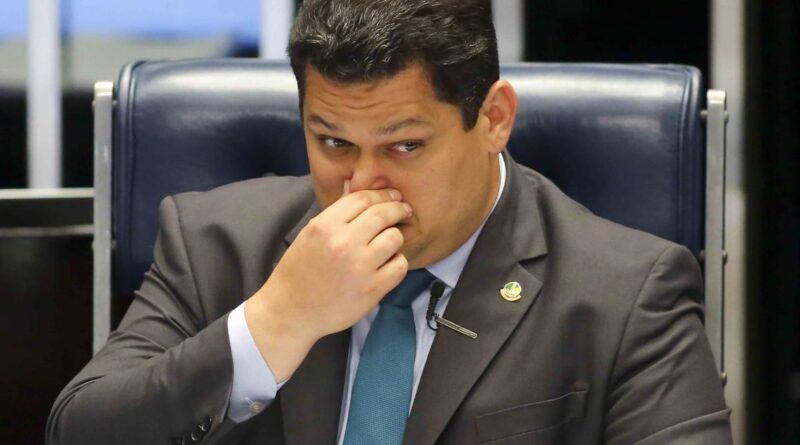 'Tenho extraordinária relação com povo evangélico' diz Alcolumbre em defensa do atraso na sabatina de Mendonça
