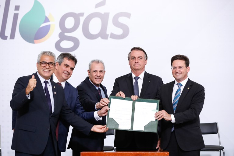 Governo Bolsonaro lança Auxílio Gás, que beneficiará quatro milhões de famílias