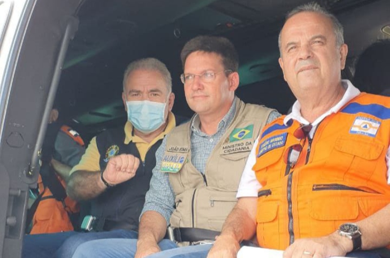 Ministros sobrevoam Bahia e preparam ações em auxílio às vítimas e reconstrução das moradias