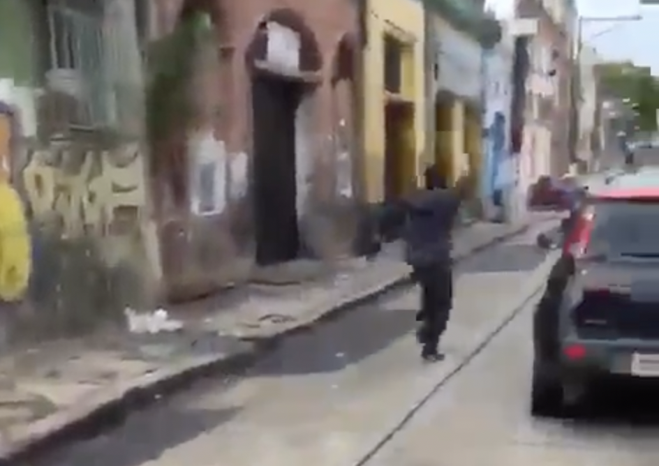 Vídeo mostra como ficou jovem que usou droga alucinógena a noite toda; veja