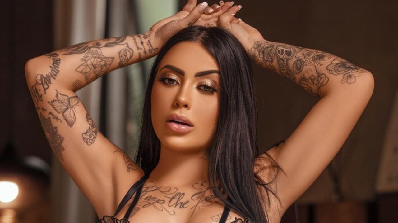 Urgente: vaza vídeo de MC Mirella durante o banho e a internet vai à loucura; veja