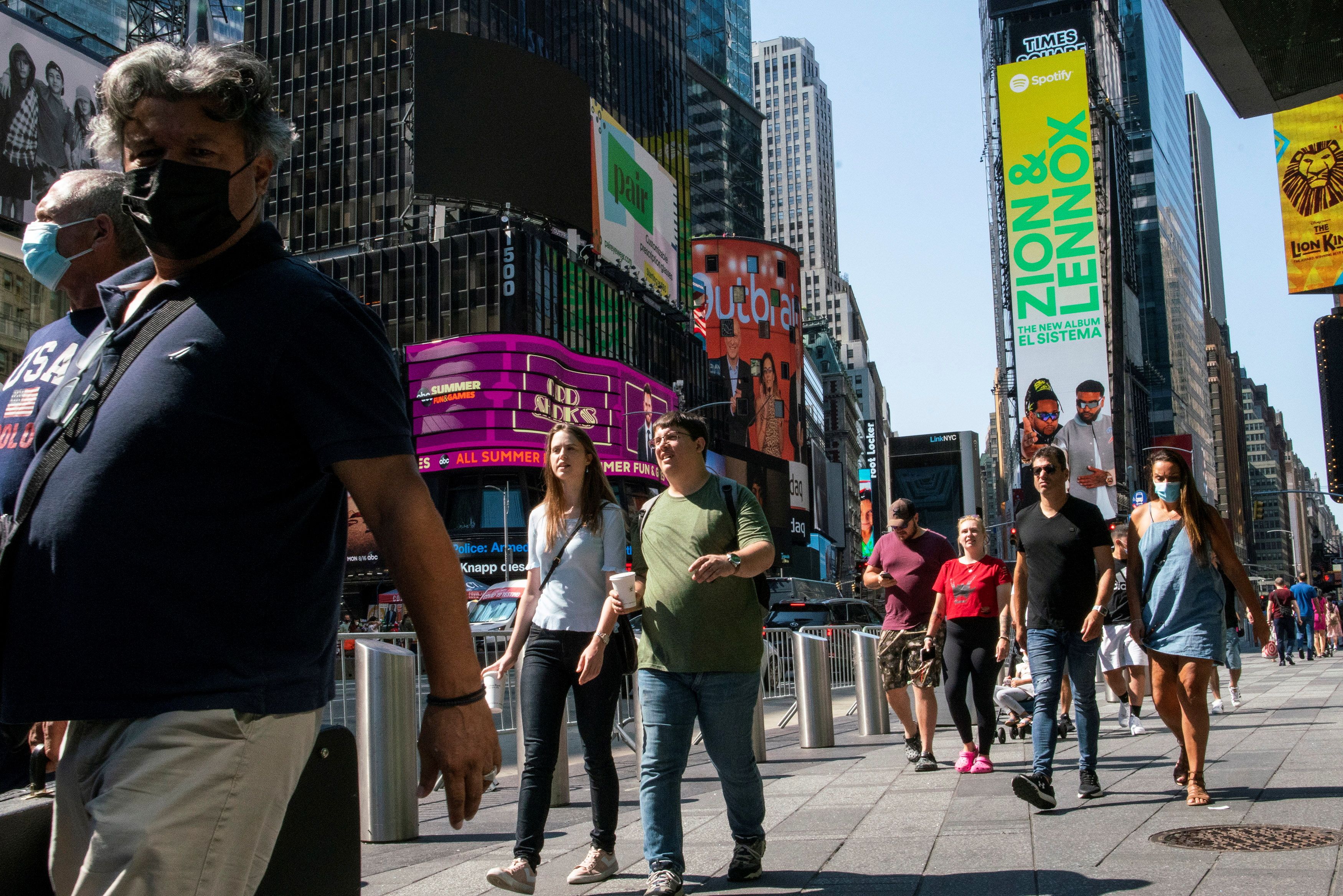 Juiz de Nova York decide que obrigatoriedade da máscara é inconstitucional e não pode ser aplicada