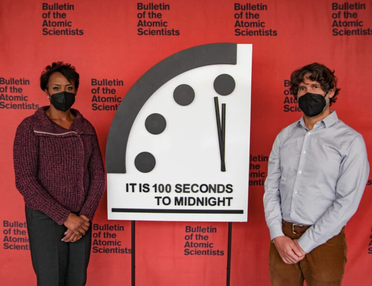 Cientistas afirmam que estamos a '100 segundos' do juízo final