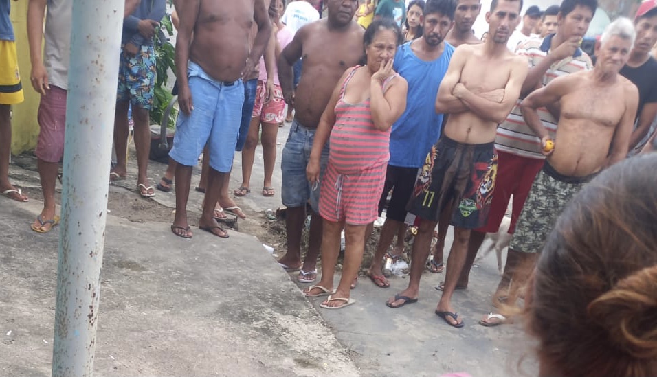 Urgente: jovem tem cabeça estourada a tiros no Jorge Teixeira; imagens fortíssimas