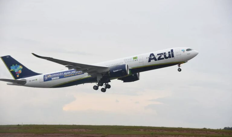 Avião faz pouso de emergência após passageiro morrer no voo