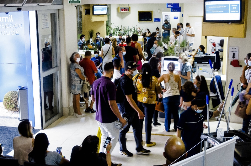 Casos de covid-19 tiveram alta de 33% na em SP em dezembro e deve chegar ao "pico" final de Janeiro