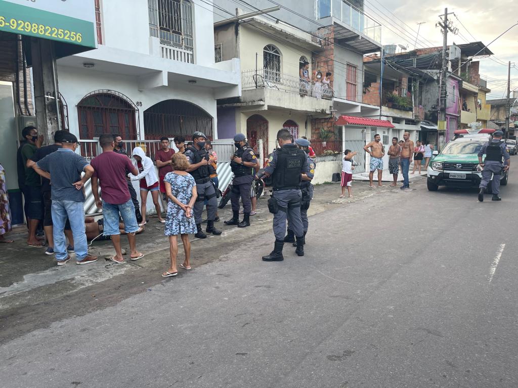 Bandido recebe ‘carinho’ da população após cometer assaltos na zona Sul de Manaus