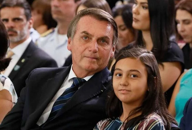 Presidente Bolsonaro vai à solenidade em escola militar onde estuda Laura