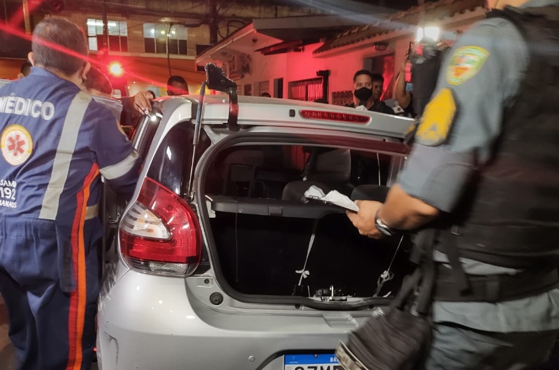 Assaltante é encontrado morto dentro de carro roubado após troca de tiros