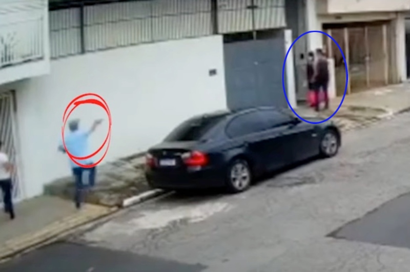 Policial salva esposa com a filha no colo após reagir contra assaltante armado; veja vídeo