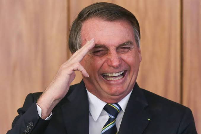 Agências de fatos fiscalizam memes de Bolsonaro e Putin e internautas disparam: "não entendem humor"