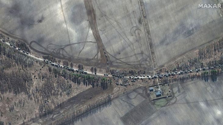 Tanques e caminhões russos avançam para arredores da capital da Ucrânia; veja imagens de satélite